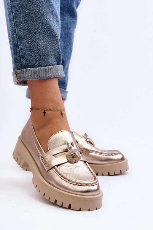 Pealhk jalatsid Mokassiinid kaunistustega CheBello 4291 Kuldset värvi