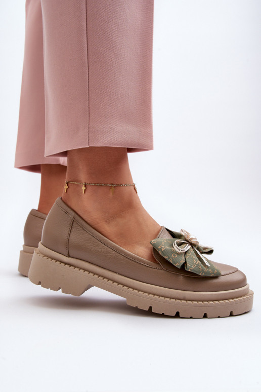 Pealiste omad Pealhk Mokassiinid lipsukesega Laura Messi 2787 beeži värvi Pealiste omad Pealhk Mokassiinid lipsukesega Laura Messi 2787 beeži värvi