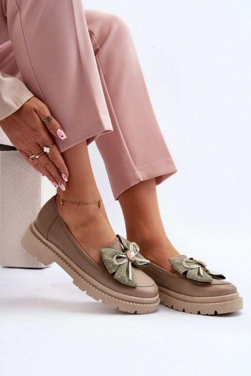 Pealiste omad Pealhk Mokassiinid lipsukesega Laura Messi 2787 beeži värvi Pealiste omad Pealhk Mokassiinid lipsukesega Laura Messi 2787 beeži värvi