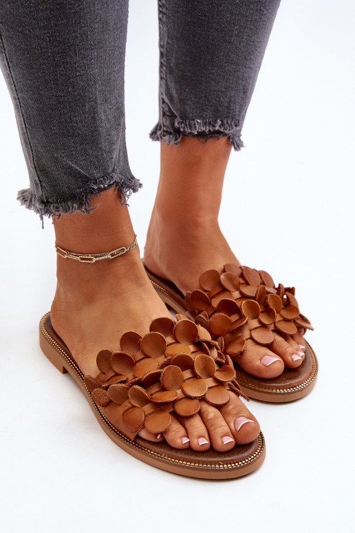 Zazoo 40381 Pealiste omad Plätud naturaalsest nahast laiade nööridega pruunid värvi Zazoo 40381 Pealiste omad Plätud naturaalsest nahast laiade nööridega pruunid värvi