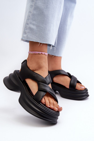 Moodsad mustad naiste sandaalid paksude tallaga GOE NN2N4106