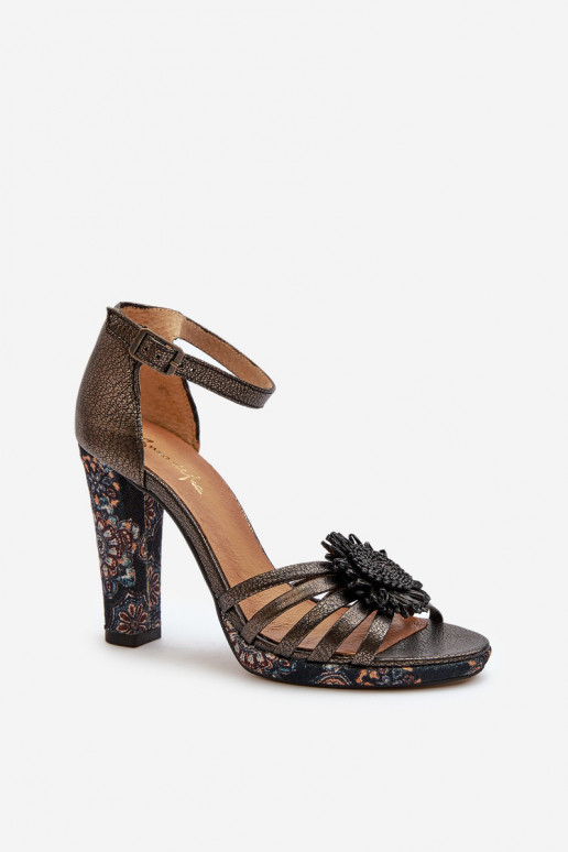 Pealistesandaalid kaunistustega Sellel onciejka 06620-20 halli värvi Pealistesandaalid kaunistustega Sellel onciejka 06620-20 halli värvi