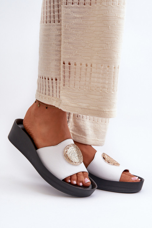 Zazoo 2920 Plätud naturaalsest nahast Pealiste omad Kiilu peal Ze Kuldset värvim Detalem valget värvi Zazoo 2920 Plätud naturaalsest nahast Pealiste omad Kiilu peal Ze Kuldset värvim Detalem valget värvi