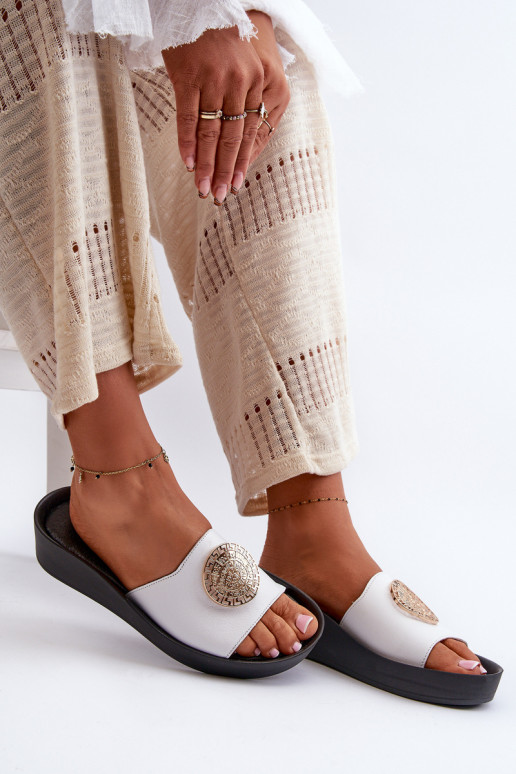 Zazoo 2920 Plätud naturaalsest nahast Pealiste omad Kiilu peal Ze Kuldset värvim Detalem valget värvi Zazoo 2920 Plätud naturaalsest nahast Pealiste omad Kiilu peal Ze Kuldset värvim Detalem valget värvi