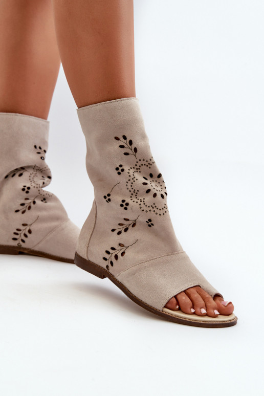 Zazoo 3437 Pealiste omad Seemisnahast kingad madala säärega Lossi juurde Elevandiluu värvi Zazoo 3437 Pealiste omad Seemisnahast kingad madala säärega Lossi juurde Elevandiluu värvi