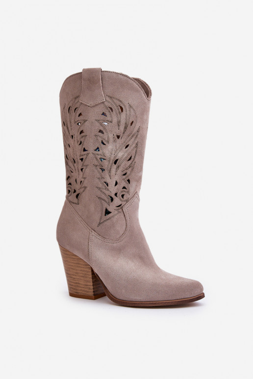 Ažuurne pika säärega saapad Sääre keskosa kõrge jämeda kontsaga seemisnakhsed Lesisseski 3609 Cappuccino Ažuurne pika säärega saapad Sääre keskosa kõrge jämeda kontsaga seemisnakhsed Lesisseski 3609 Cappuccino