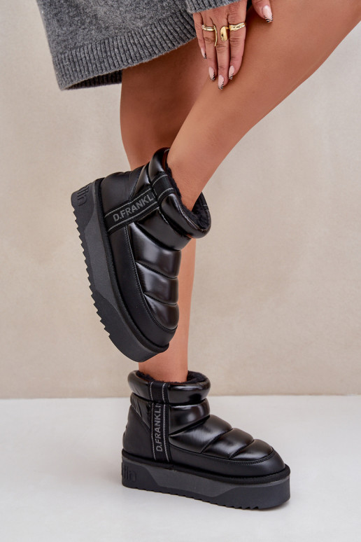 Sellel ondal nööpidega lumesaapad Paksu talla peal D.Franklin DFSH371011 msuud Sellel ondal nööpidega lumesaapad Paksu talla peal D.Franklin DFSH371011 msuud