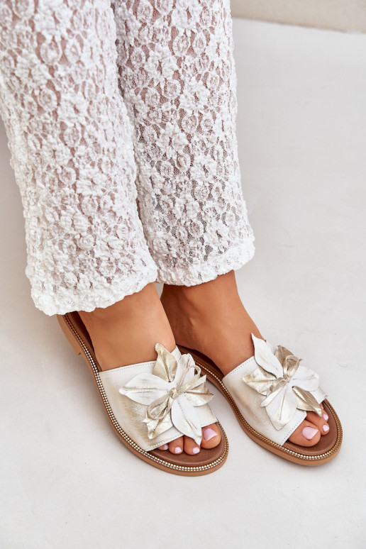 Sussid kaunistustega Pealturaalsest nahast Zazoo 3667 Kuldset värvi Przecierany Sussid kaunistustega Pealturaalsest nahast Zazoo 3667 Kuldset värvi Przecierany