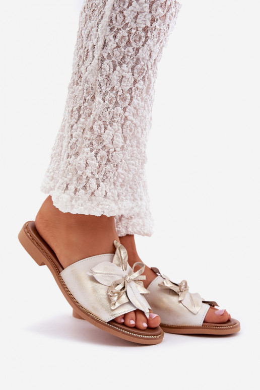 Sussid kaunistustega Pealturaalsest nahast Zazoo 3667 Kuldset värvi Przecierany Sussid kaunistustega Pealturaalsest nahast Zazoo 3667 Kuldset värvi Przecierany