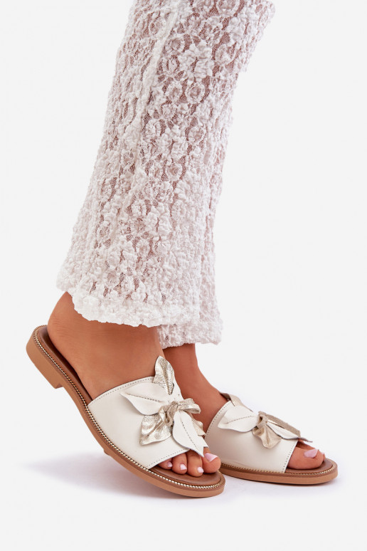 Sussid kaunistustega Pealturaalsest nahast Zazoo 3667 valget värvi Sussid kaunistustega Pealturaalsest nahast Zazoo 3667 valget värvi