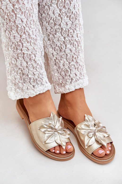 Sussid kaunistustega Pealturaalsest nahast Zazoo 3667 Kuldset värvi Sussid kaunistustega Pealturaalsest nahast Zazoo 3667 Kuldset värvi