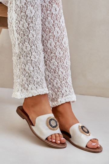 Plätud naturaalsest nahast kaunistustega laiade nööridega Lesisseski 3047/O Kuldset värvi Przecierany