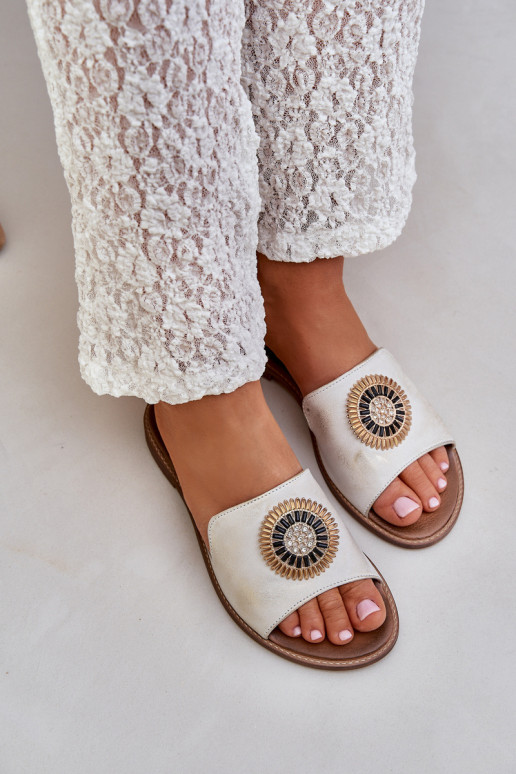 Plätud naturaalsest nahast kaunistustega laiade nööridega Lesisseski 3047/O Kuldset värvi Przecierany Plätud naturaalsest nahast kaunistustega laiade nööridega Lesisseski 3047/O Kuldset värvi Przecierany