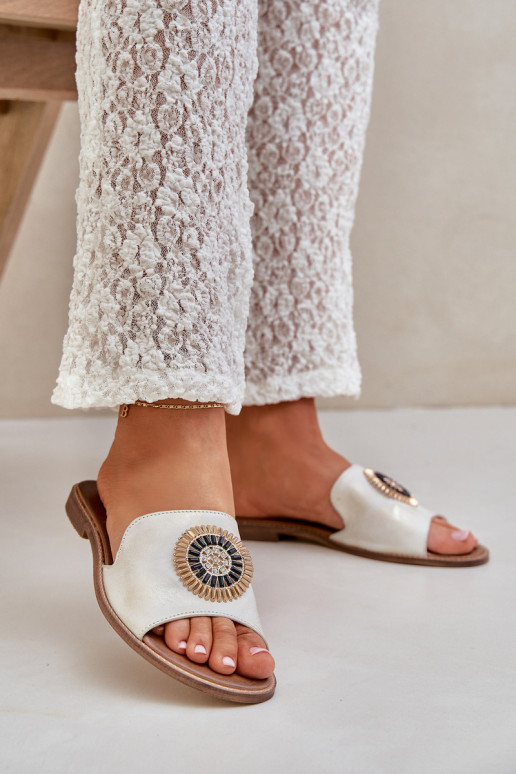 Plätud naturaalsest nahast kaunistustega laiade nööridega Lesisseski 3047/O Kuldset värvi Przecierany Plätud naturaalsest nahast kaunistustega laiade nööridega Lesisseski 3047/O Kuldset värvi Przecierany