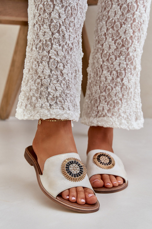 Plätud naturaalsest nahast kaunistustega laiade nööridega Lesisseski 3047/O Kuldset värvi Przecierany Plätud naturaalsest nahast kaunistustega laiade nööridega Lesisseski 3047/O Kuldset värvi Przecierany