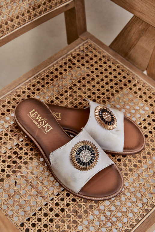 Plätud naturaalsest nahast kaunistustega laiade nööridega Lesisseski 3047/O Kuldset värvi Przecierany Plätud naturaalsest nahast kaunistustega laiade nööridega Lesisseski 3047/O Kuldset värvi Przecierany