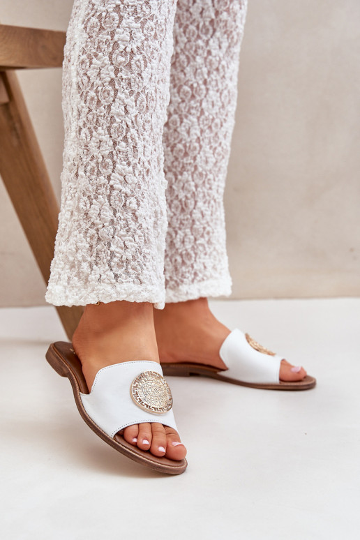 Plätud naturaalsest nahast kaunistustega laiade nööridega Zazoo 3047/O valget värvi Plätud naturaalsest nahast kaunistustega laiade nööridega Zazoo 3047/O valget värvi