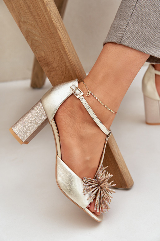 sandaalid Pealhk kõrge jämeda kontsaga kaunistustega Laura Messi 2758 Kuldset värvi sandaalid Pealhk kõrge jämeda kontsaga kaunistustega Laura Messi 2758 Kuldset värvi