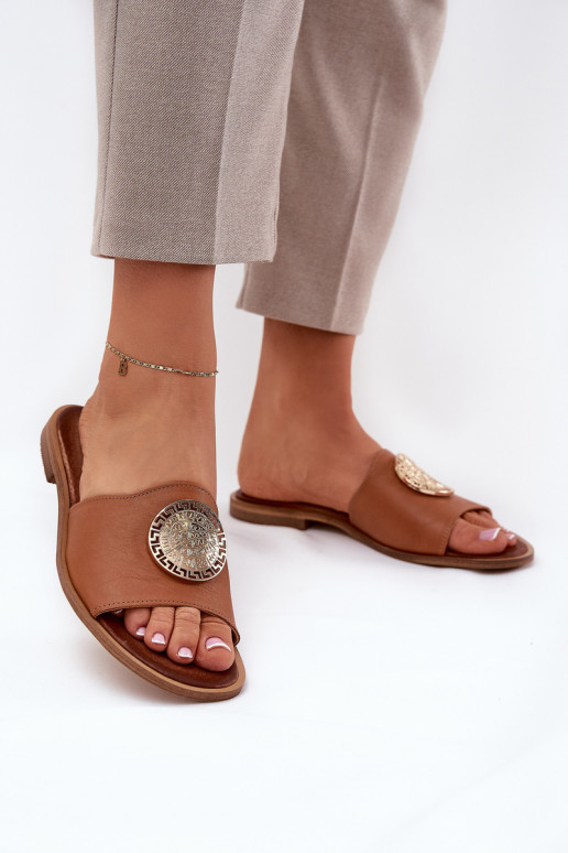 Zazoo 2938 Plätud naturaalsest nahast laiade nööridega kaunistustega pruunid värvi Zazoo 2938 Plätud naturaalsest nahast laiade nööridega kaunistustega pruunid värvi