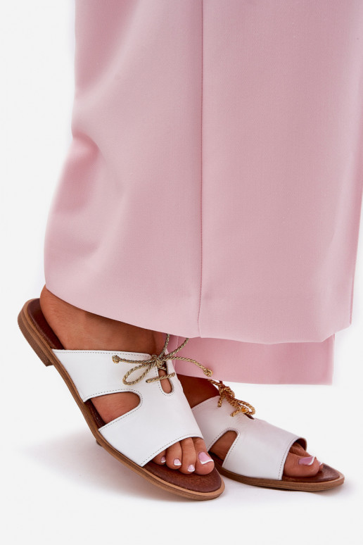 Plätud naturaalsest nahast Pealiste omad laiade nööridega Zazoo 3022 valget värvi