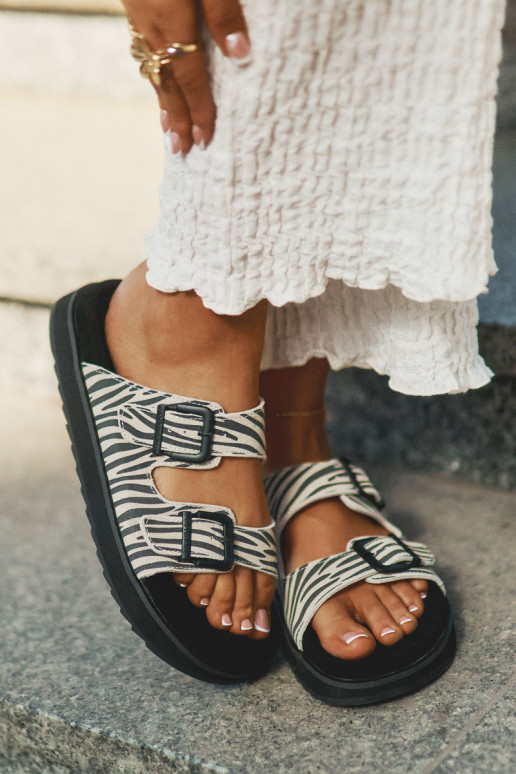 naiste seemisnahksed sussid neetide ja pandlaga D.Franklin DFSH405002 Zebra naiste seemisnahksed sussid neetide ja pandlaga D.Franklin DFSH405002 Zebra