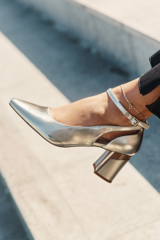 Pealhk Kingad kõrge jämeda kontsaga Sellel onciejka K6816-25 Kuldset värvi Pealhk Kingad kõrge jämeda kontsaga Sellel onciejka K6816-25 Kuldset värvi