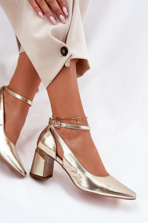 Pealhk Kingad kõrge jämeda kontsaga Sellel onciejka K6816-25 Kuldset värvi Pealhk Kingad kõrge jämeda kontsaga Sellel onciejka K6816-25 Kuldset värvi