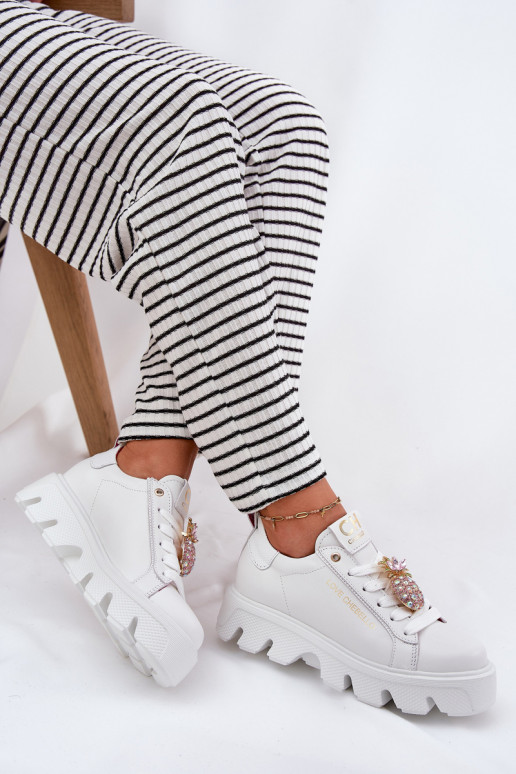 Pealhk Sneakers tüüpi jalanõud kaunistustega Broszką Ananas CheBello 4651 valget värvi Pealhk Sneakers tüüpi jalanõud kaunistustega Broszką Ananas CheBello 4651 valget värvi