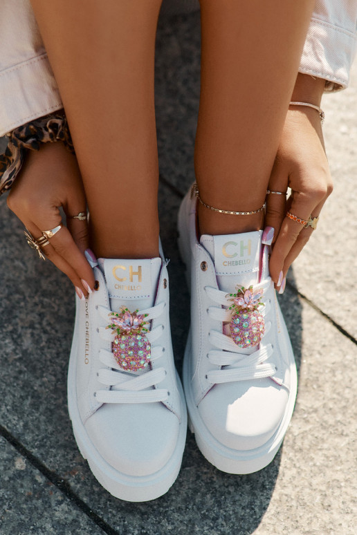 Pealhk Sneakers tüüpi jalanõud kaunistustega Broszką Ananas CheBello 4651 valget värvi Pealhk Sneakers tüüpi jalanõud kaunistustega Broszką Ananas CheBello 4651 valget värvi