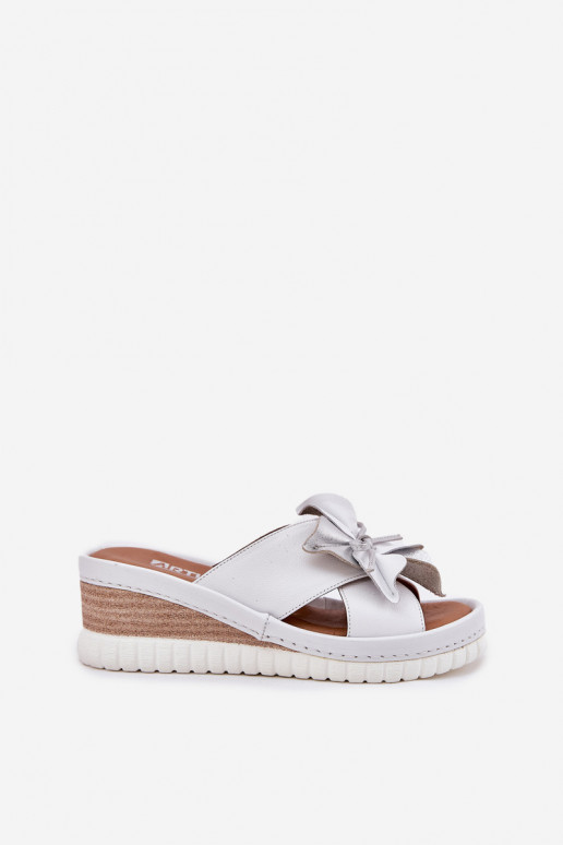 Plätud naturaalsest nahast Pealiste omad Kiilu peal Koos Ornate Lill Artiker 54C0538 Valget-Hõbedat värvi Plätud naturaalsest nahast Pealiste omad Kiilu peal Koos Ornate Lill Artiker 54C0538 Valget-Hõbedat värvi