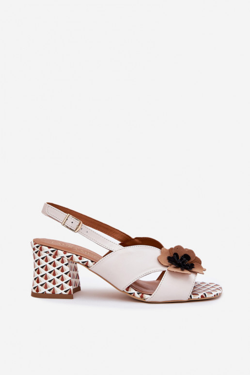 Pealhk Pealistesandaalid lilledega Laura Messi 2950 valget värvi Pealhk Pealistesandaalid lilledega Laura Messi 2950 valget värvi