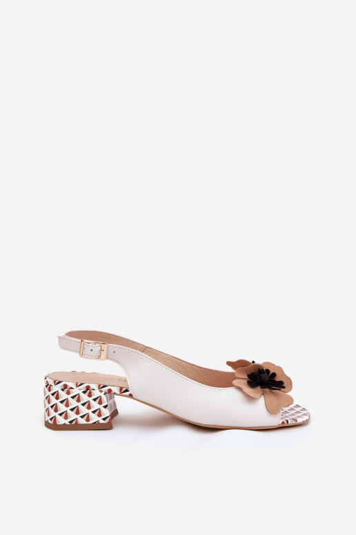 Pealistesandaalid Pealiste omad Klockis Koos Ornate Lill Laura Messi 2973 valget värvi Pealistesandaalid Pealiste omad Klockis Koos Ornate Lill Laura Messi 2973 valget värvi