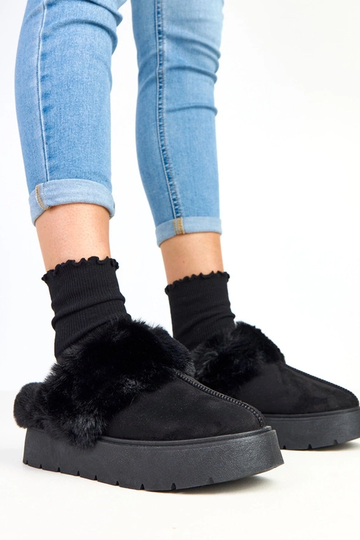 Mustad lühikesed, karusnahaga...