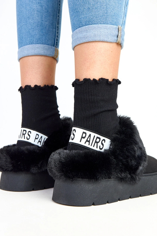 Mustad lühikesed, karusnahaga...