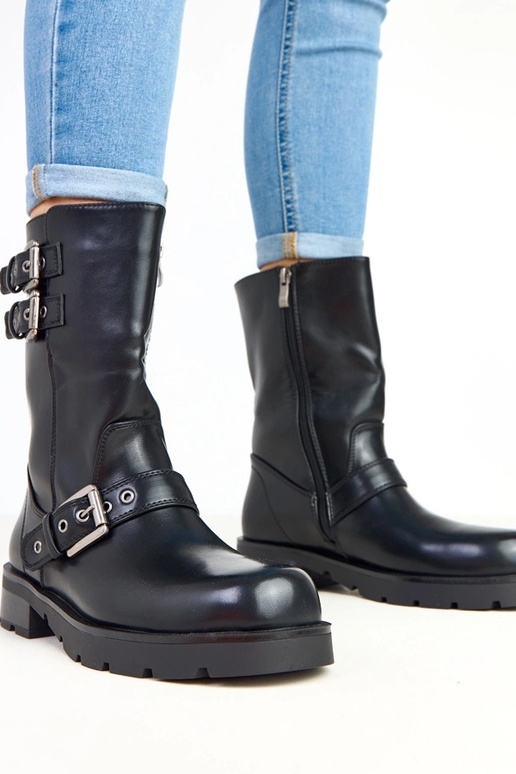 Mustad platvormsaapad dekoratiivsete... Mustad platvormsaapad dekoratiivsete...