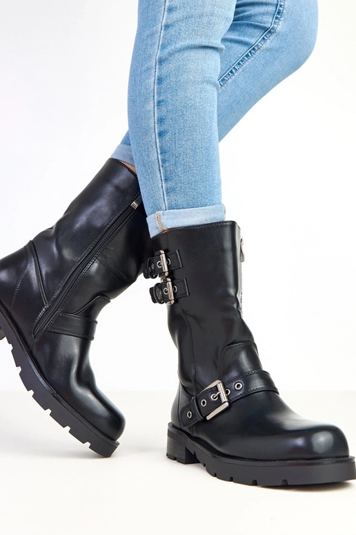 Mustad platvormsaapad dekoratiivsete... Mustad platvormsaapad dekoratiivsete...