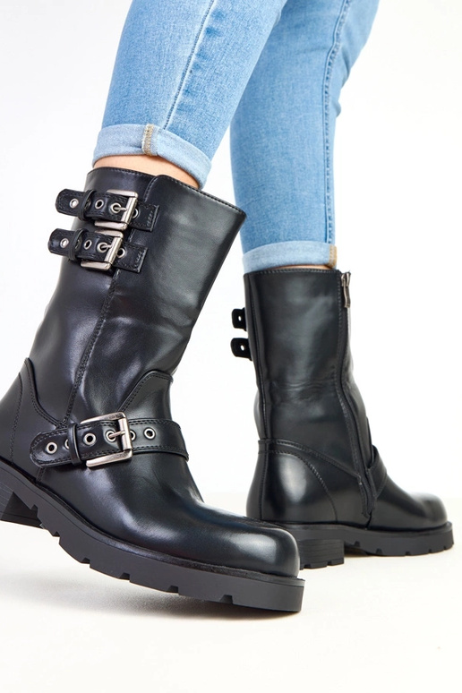 Mustad platvormsaapad dekoratiivsete... Mustad platvormsaapad dekoratiivsete...