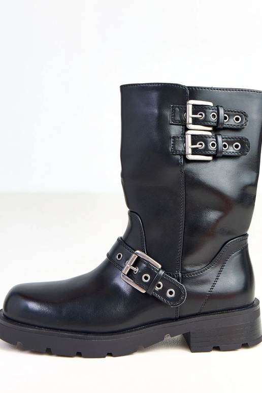 Mustad platvormsaapad dekoratiivsete... Mustad platvormsaapad dekoratiivsete...