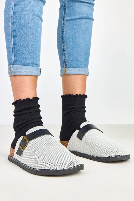 Mustad sussid korkplatvormil pandliga... Mustad sussid korkplatvormil pandliga...