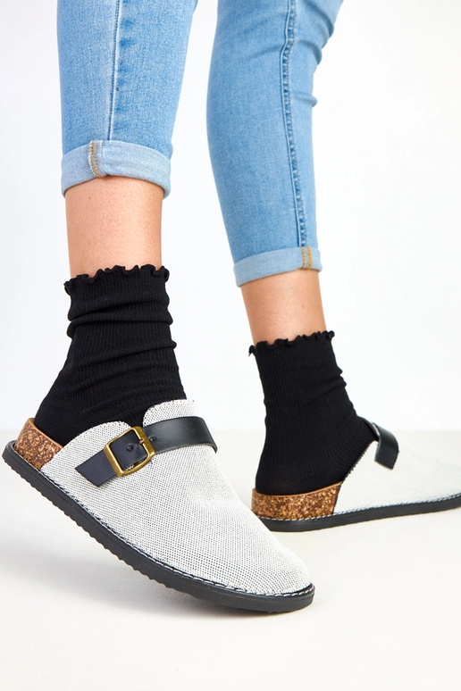 Mustad sussid korkplatvormil pandliga... Mustad sussid korkplatvormil pandliga...