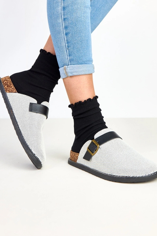 Mustad sussid korkplatvormil pandliga... Mustad sussid korkplatvormil pandliga...