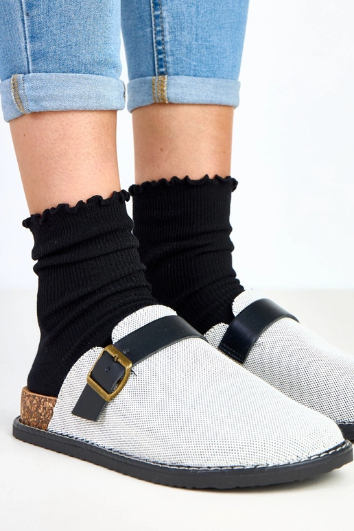 Mustad sussid korkplatvormil pandliga... Mustad sussid korkplatvormil pandliga...