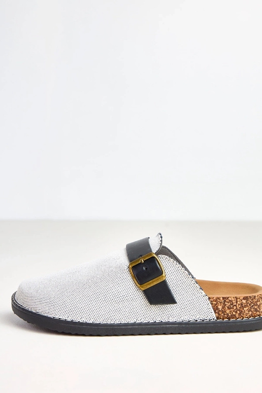 Mustad sussid korkplatvormil pandliga... Mustad sussid korkplatvormil pandliga...