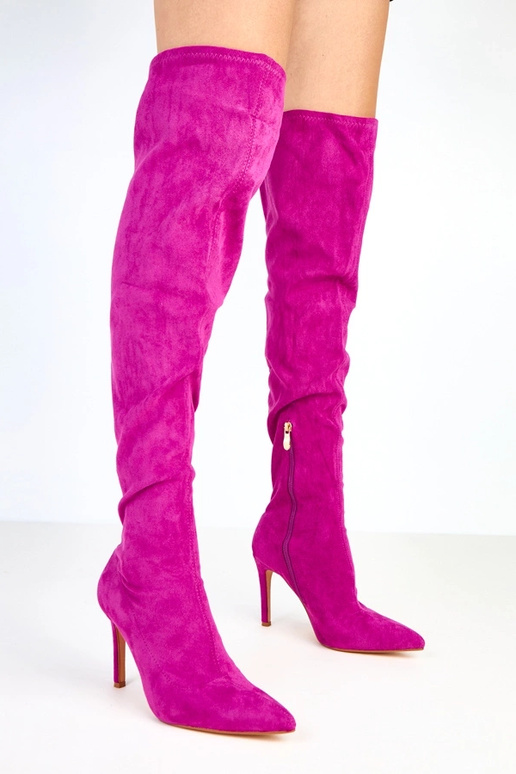 Violetti pitkävartinen korkokenkä... Violetti pitkävartinen korkokenkä...