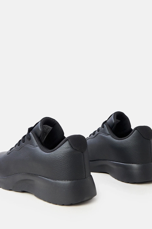 Mustad mehed kõrgendatud sportlikud...