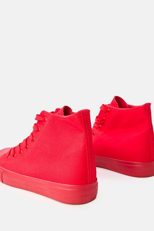 Punased mehed kõrged sportlikud...