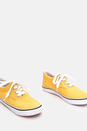 Kollased laste sportlikud...