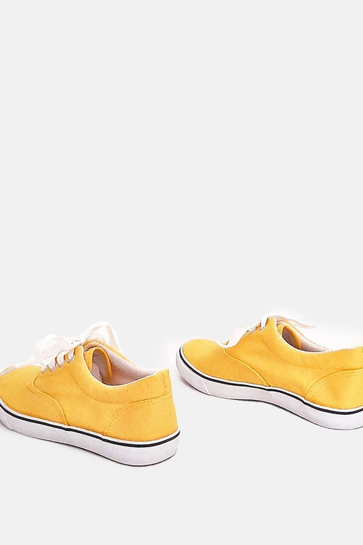 Kollased laste sportlikud kingad...