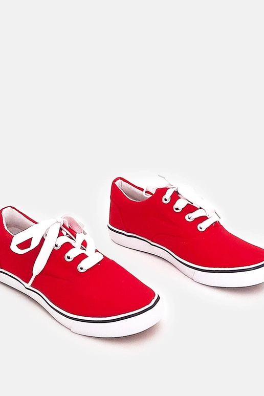 Punased laste sportlikud kingad...