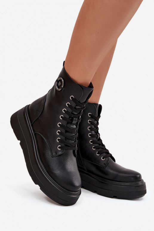 töötavad naiste pahkluu saapad soojendatud platvormiga ja dekoratiivsete detailidega Vinceza 16513 musta värvi